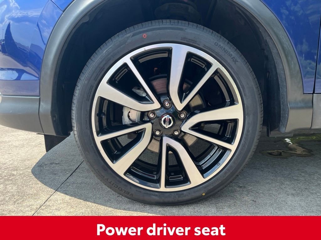 Used 2019 Blue Nissan SL image 4