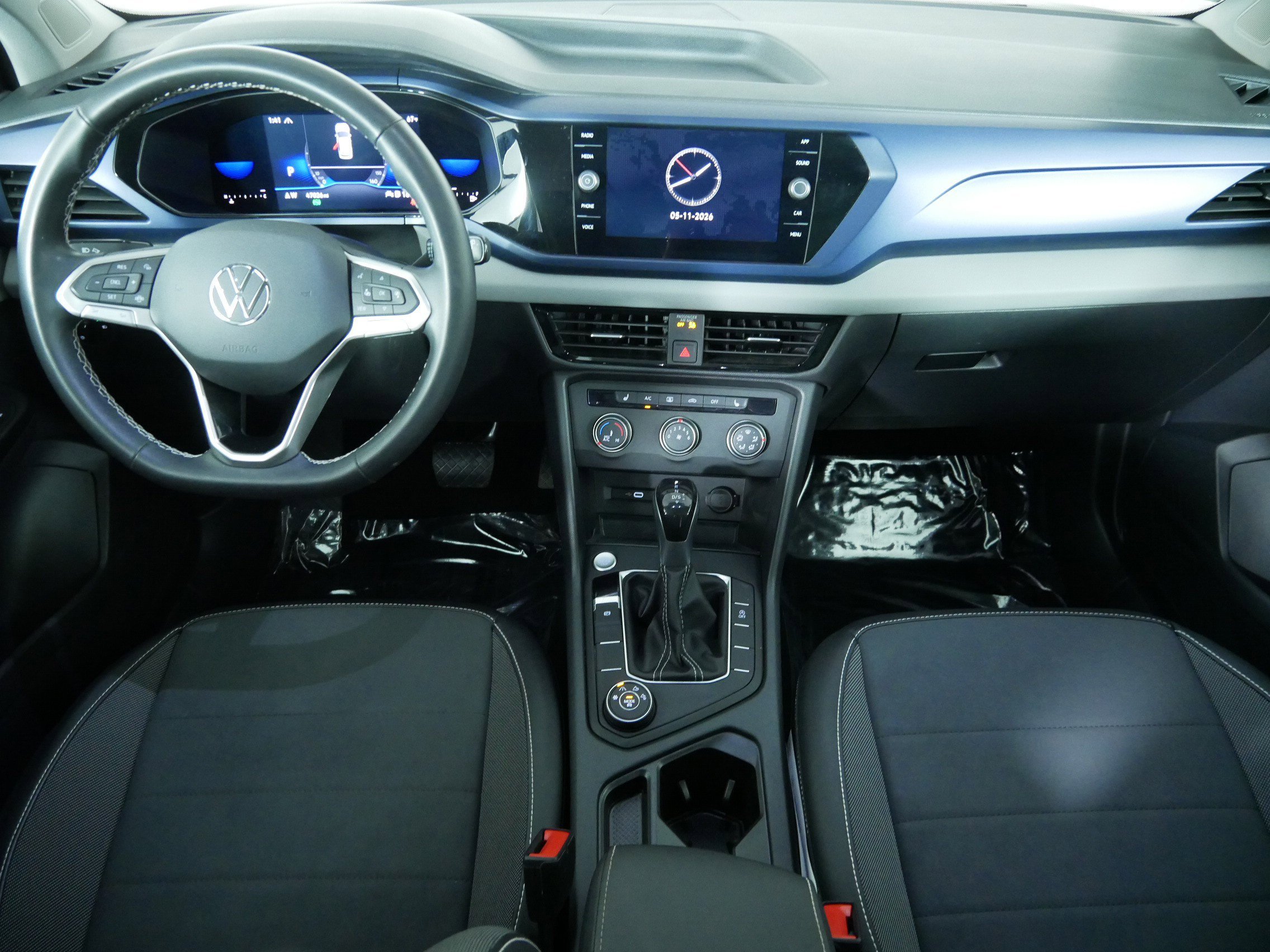 Used 2022 Black Volkswagen SE image 10