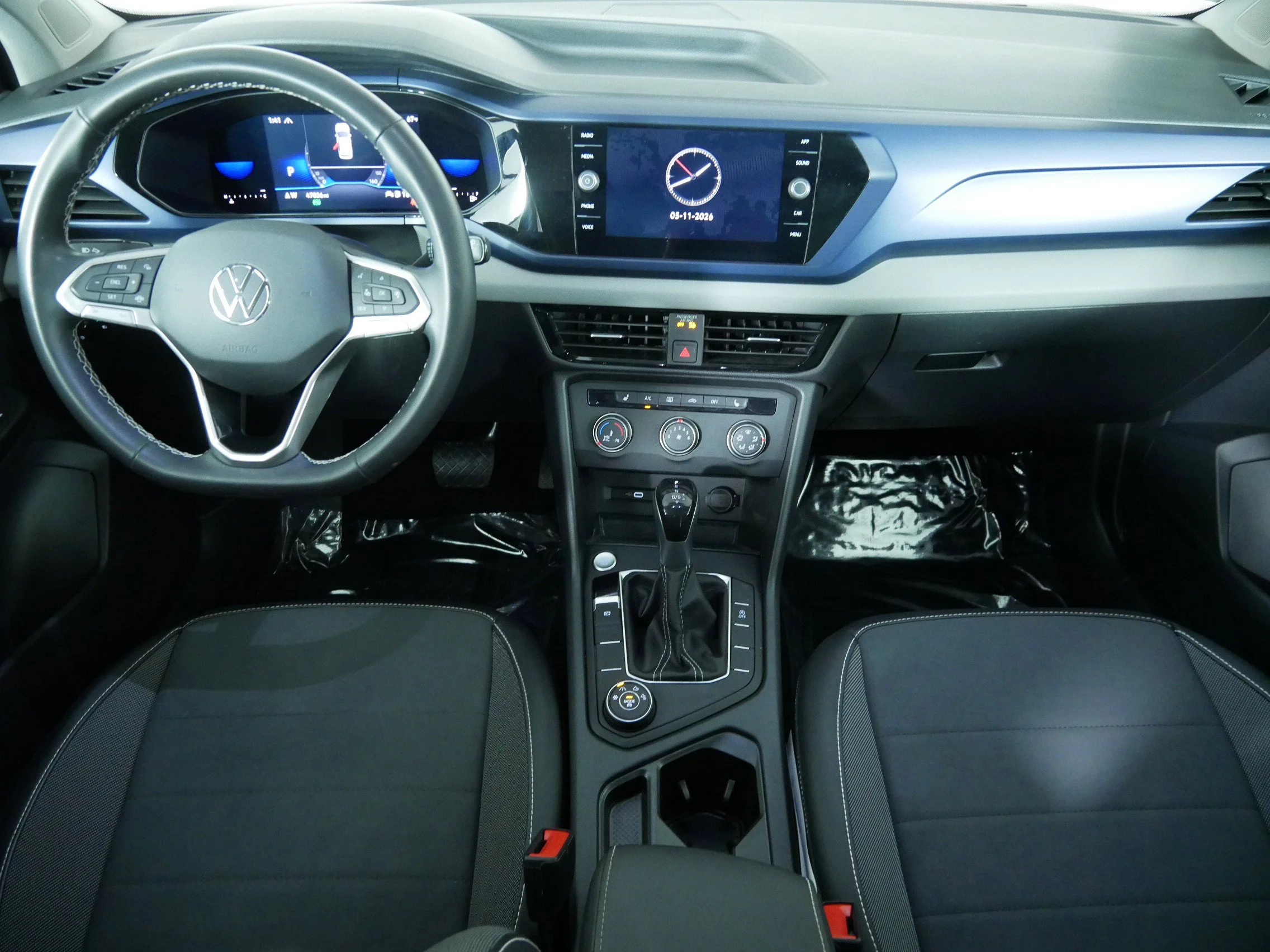 Certified Used 2022 Black Volkswagen SE image 10