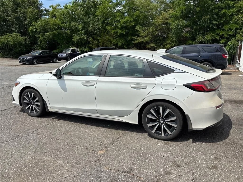 Used 2024 White Honda EX-L image 12