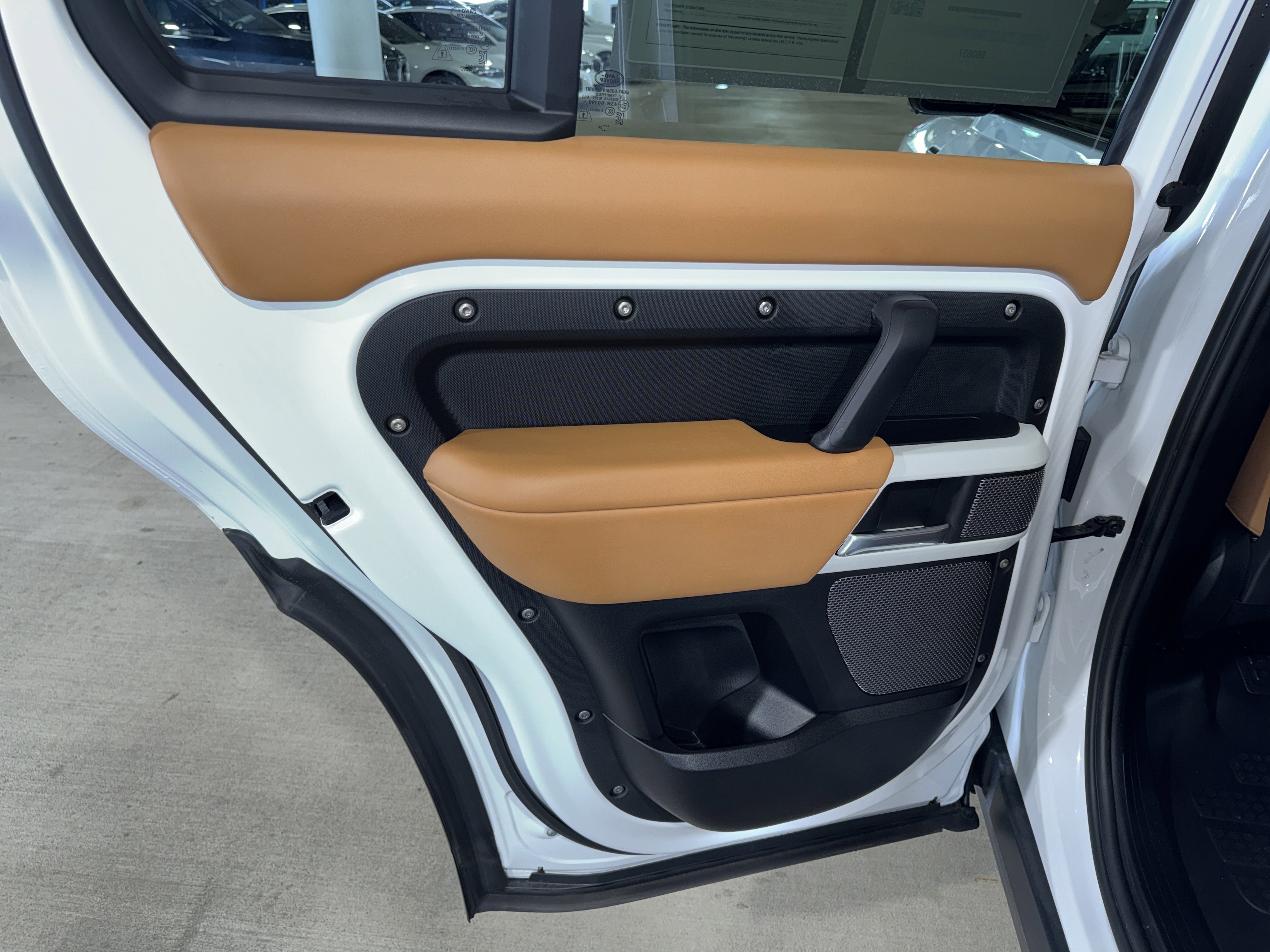 Used 2024 Fuji White Land Rover SE image 16