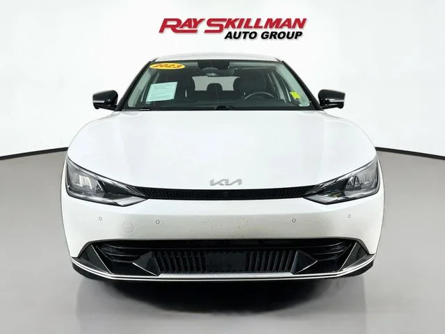 Used 2023 White Kia Wind image 2