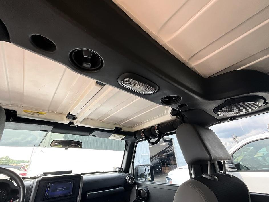 Used 2007 Silver Jeep Unlimited X image 24