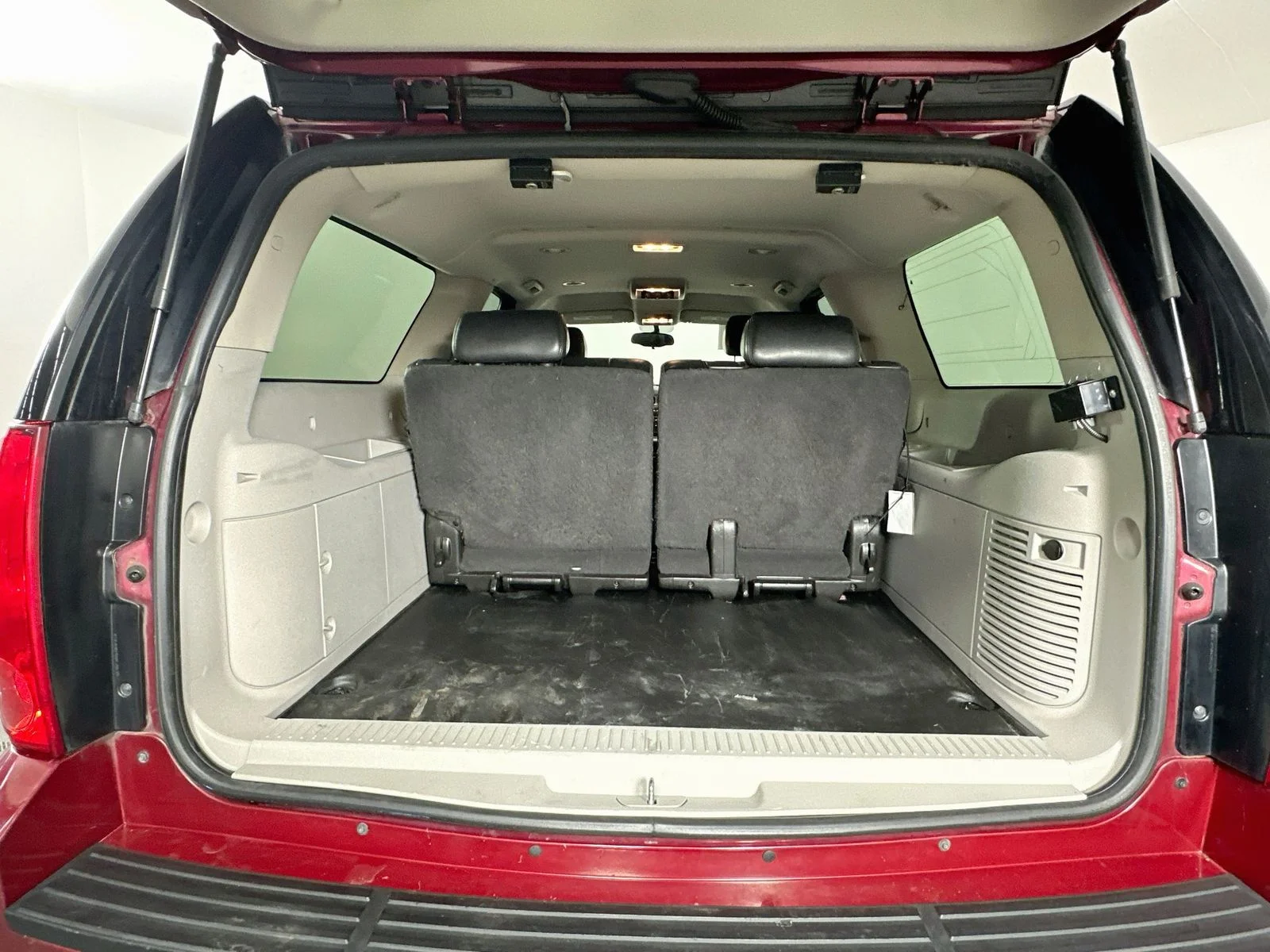 Used 2009 Red Jewel Tintcoat GMC Commercial Fleet image 25