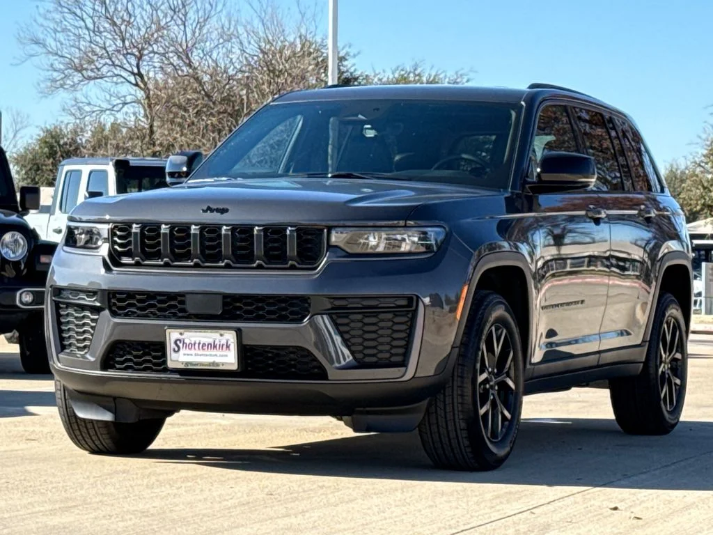 New 2026 Baltic Gray Metallic Clear-Coat Exterior Paint Jeep Altitude image 3