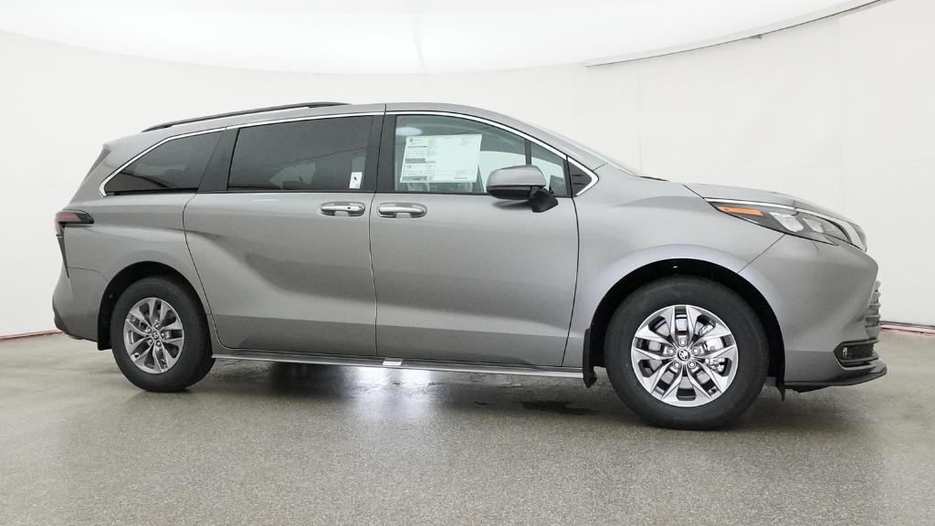New 2026 Heavy Metal Toyota XLE image 17