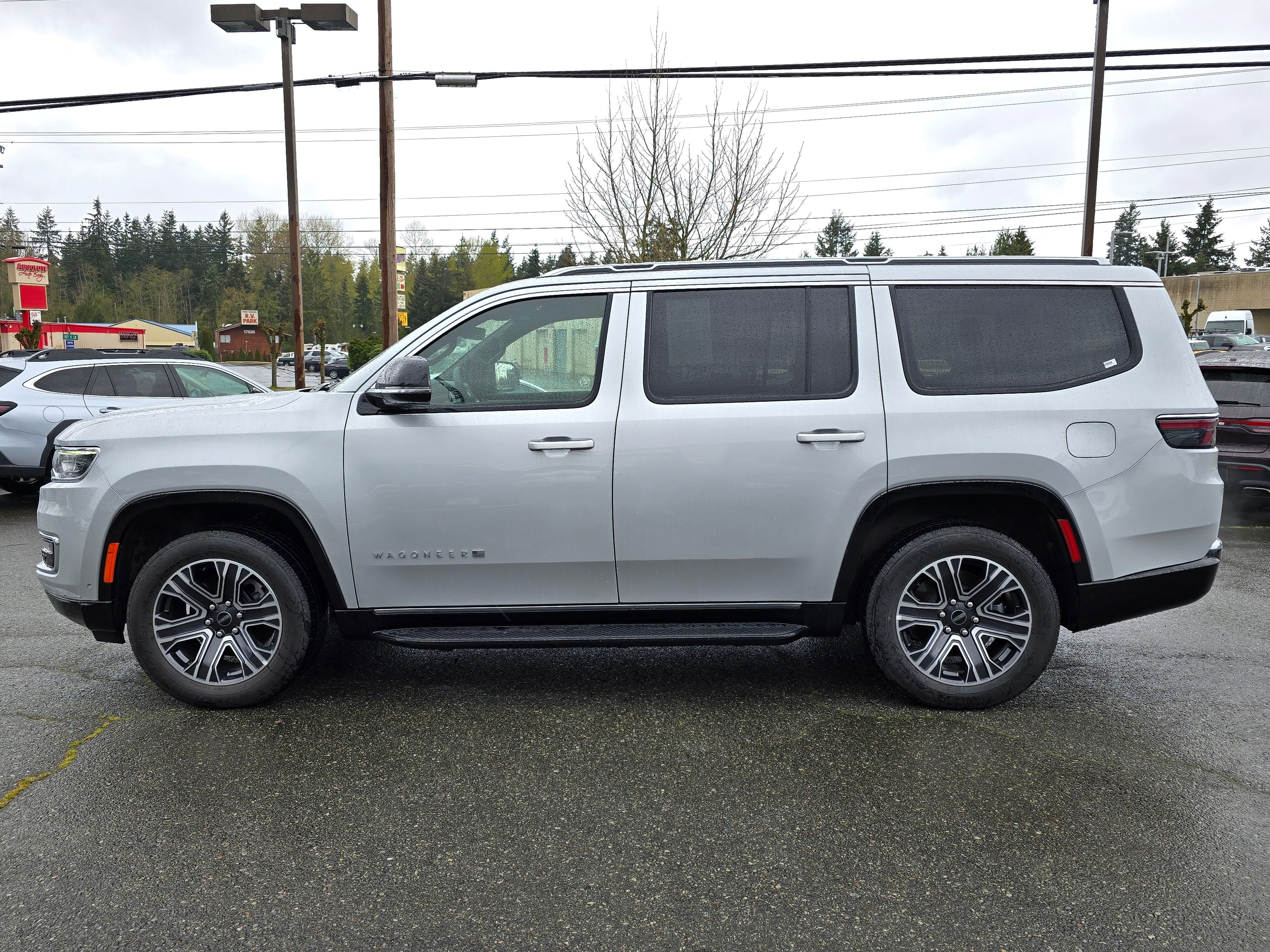 Used 2025  Jeep NA image 4