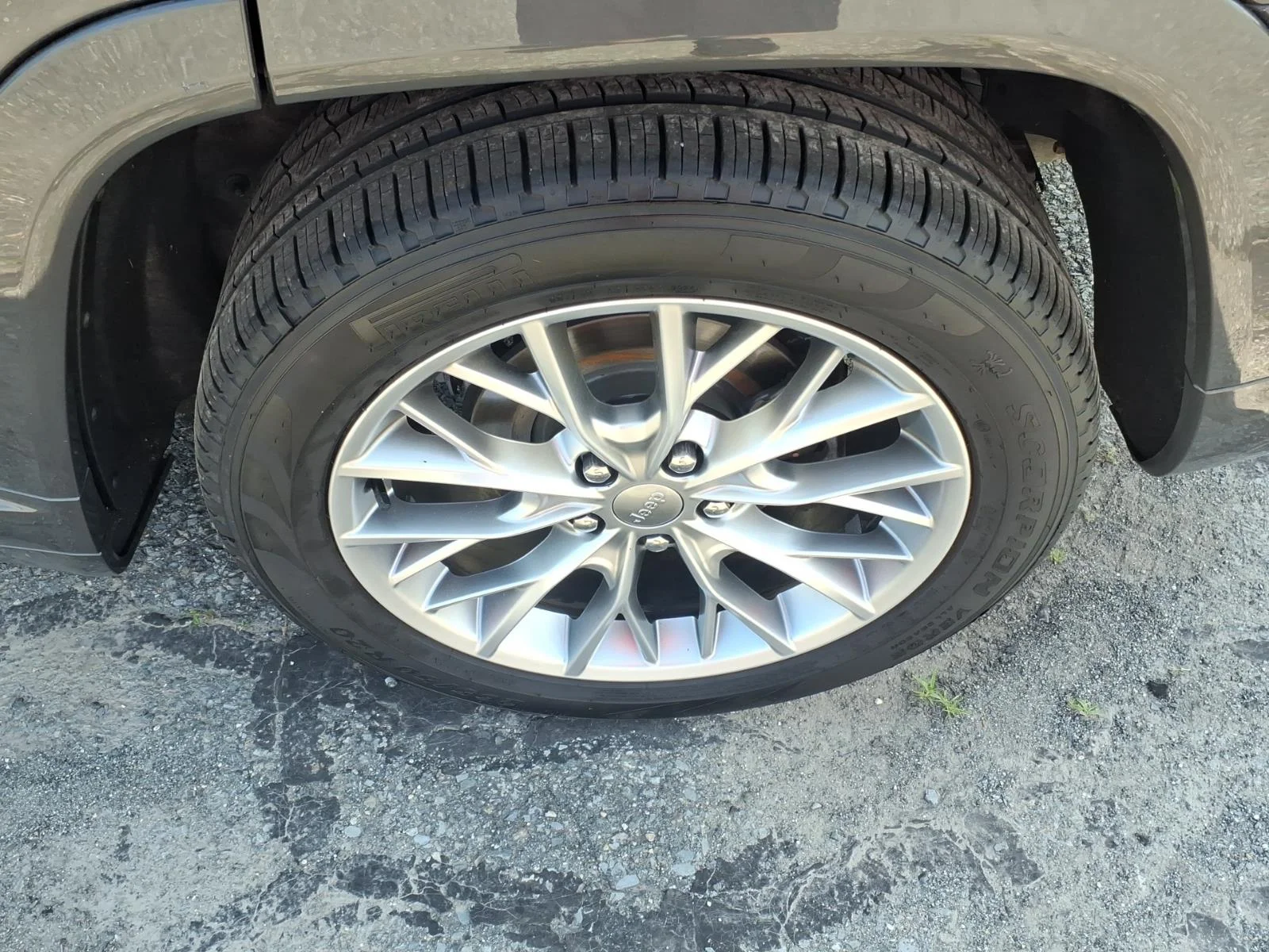Used 2022 Gray Metallic Jeep Summit image 9