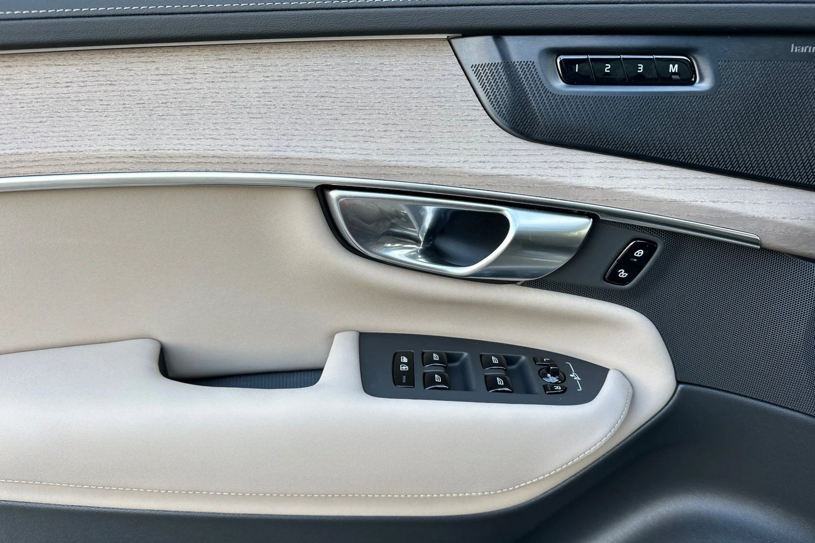New 2026 Vapour Grey Volvo T8 Plus 7-Seater image 14