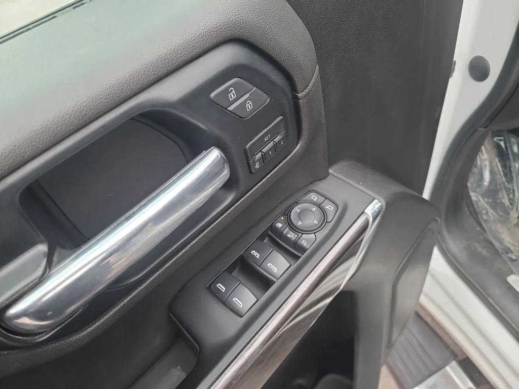 Used 2022 White Chevrolet LTZ image 23