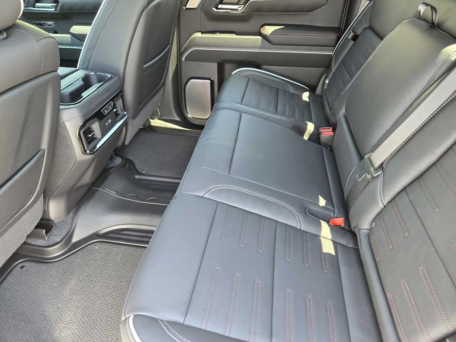 2026 GMC Sierra 1500 AT4X - Photo 18