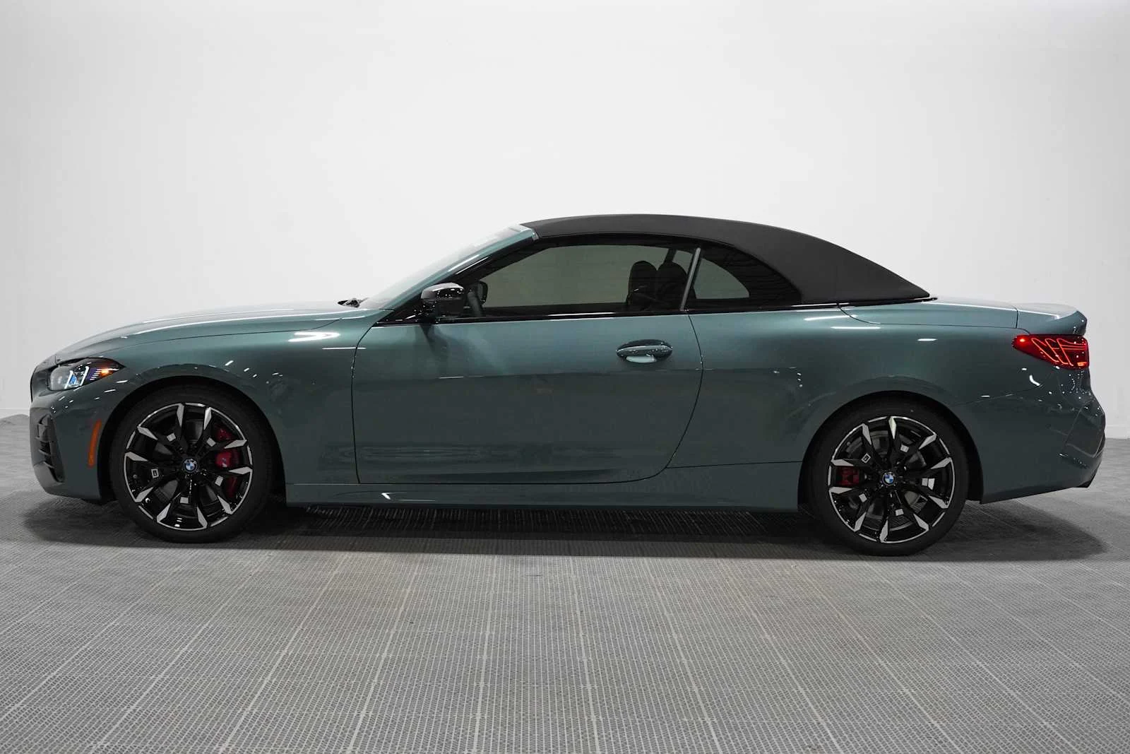 New 2027 Cape York Green Metallic BMW 430i image 3