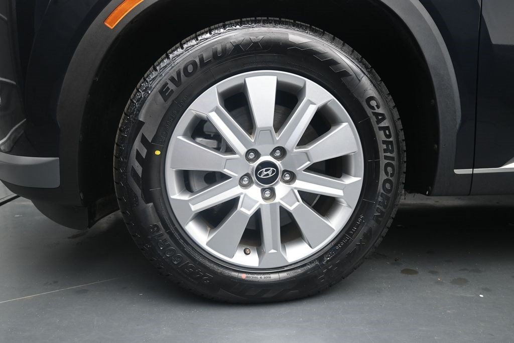 Used 2024 Moonlight Cloud Hyundai SEL 7P image 10