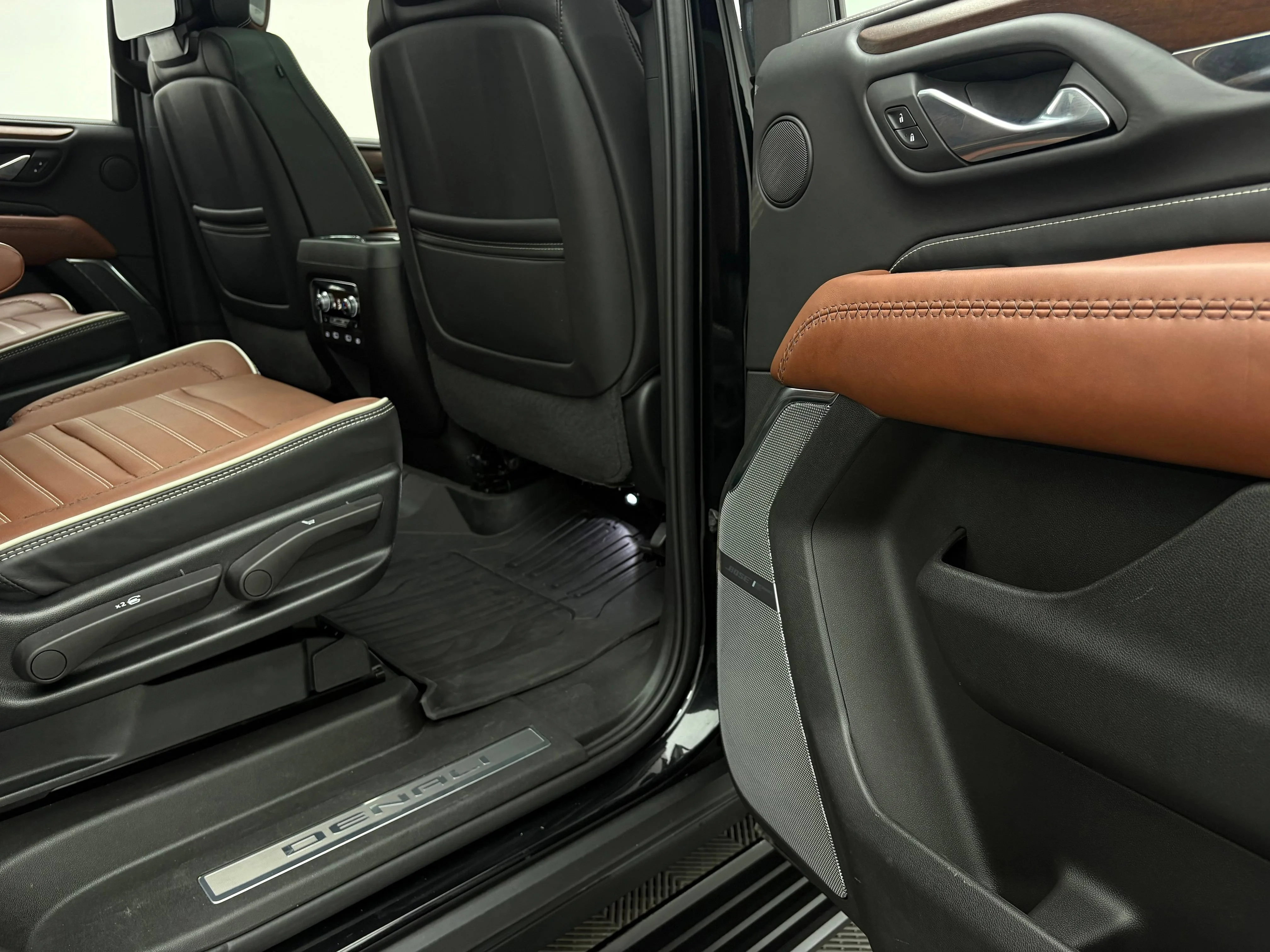 Used 2023 Onyx Black GMC Denali Ultimate image 50