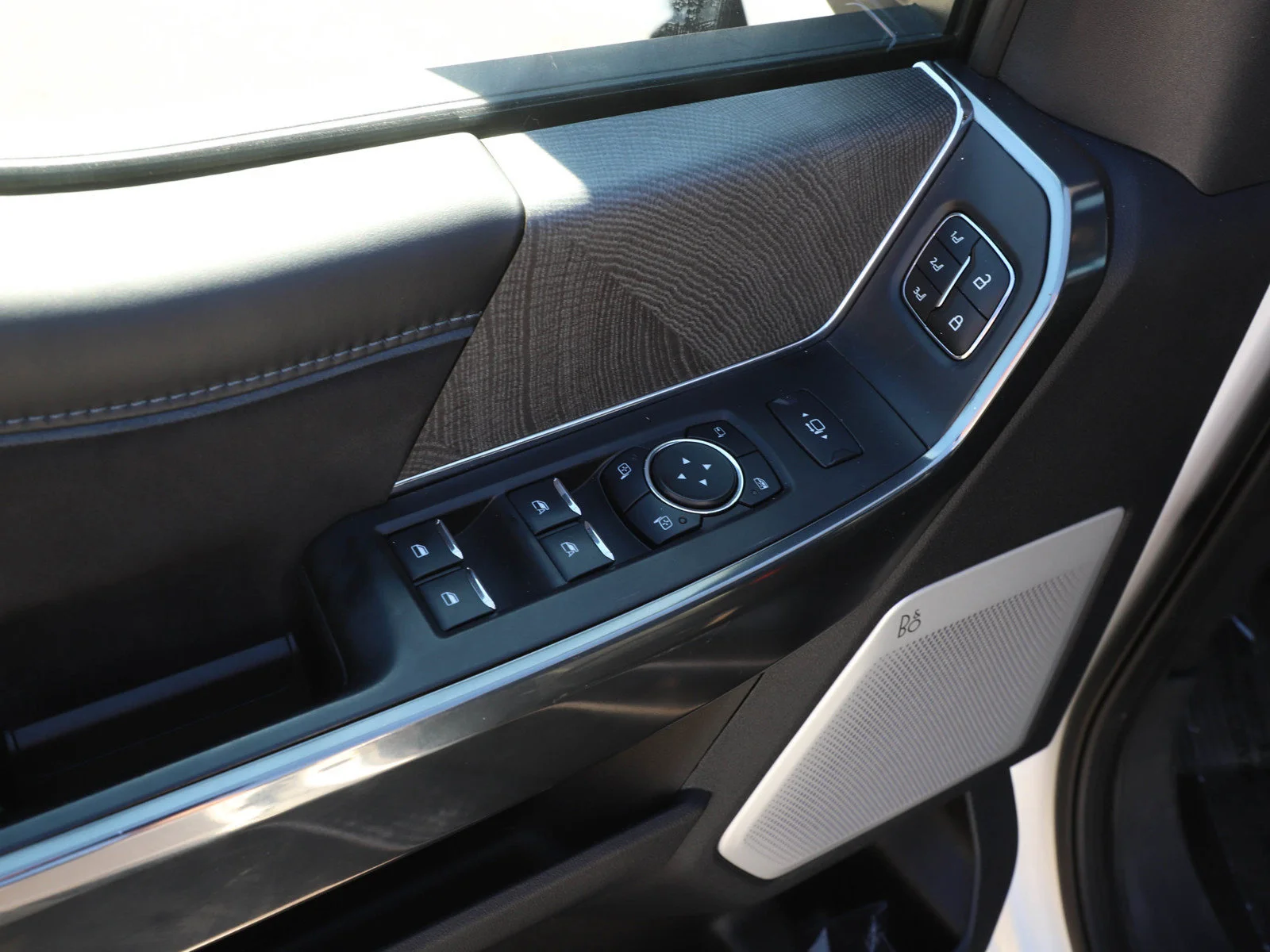 Used 2025 Star White Metallic Tri-Coat Ford Platinum image 18
