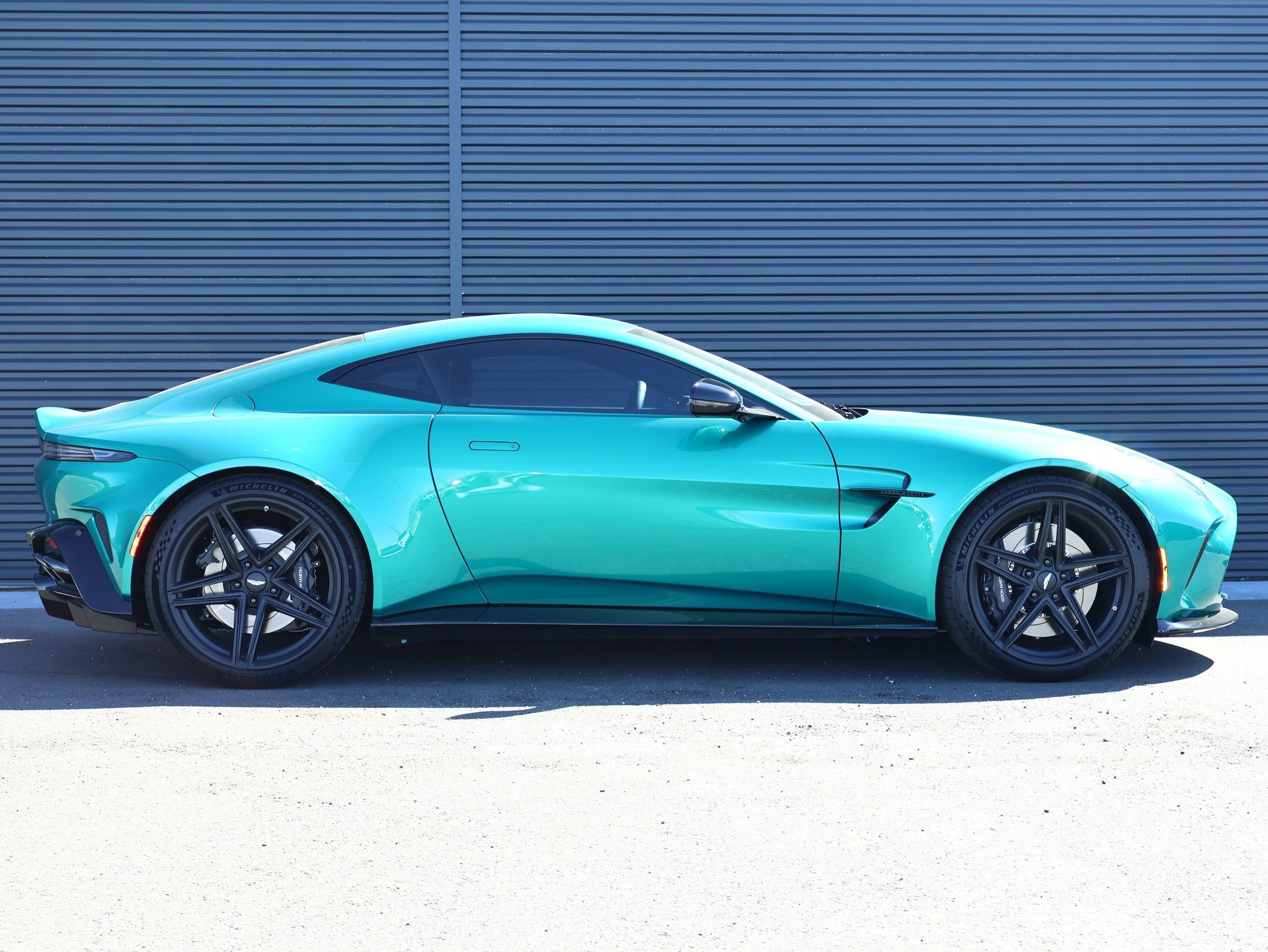 Used 2025 Podium Green Aston Martin Base image 4