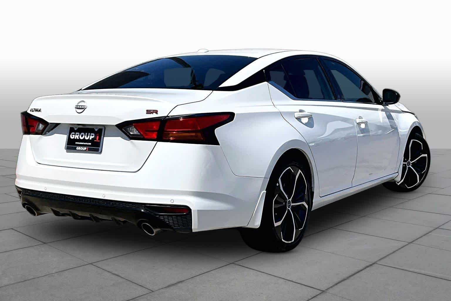 Used 2024 Pearl White Tricoat Nissan 2.5 SR image 13