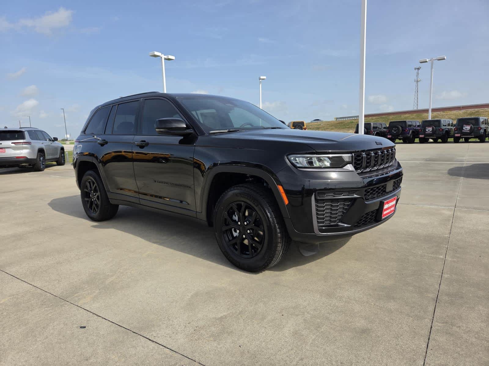 New 2026 Diamond Black Crystal Pearlcoat Jeep Laredo Altitude image 7