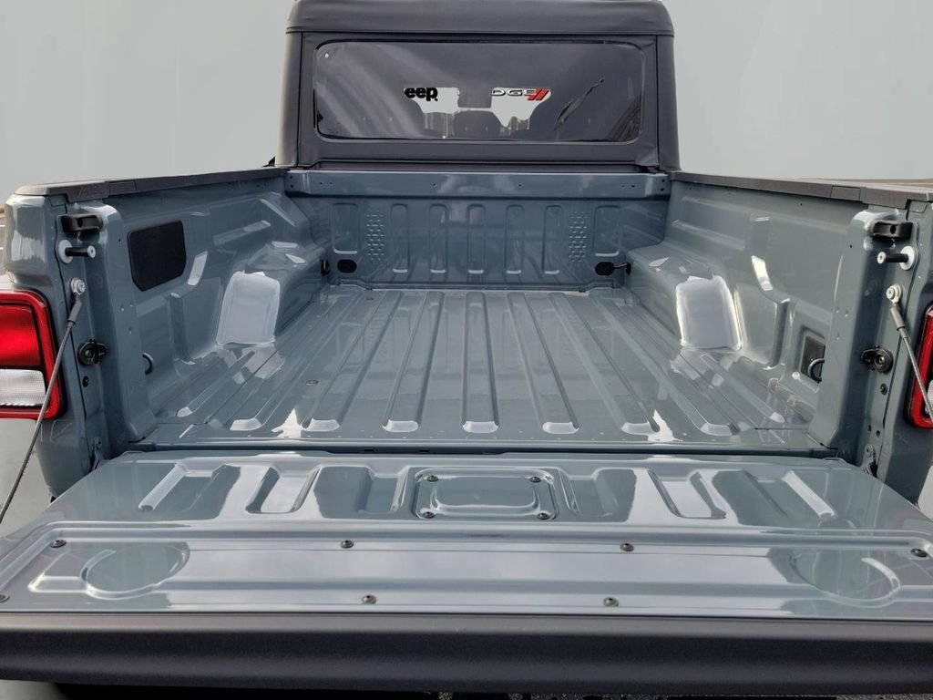 New 2025 Anvil Clear-Coat Exterior Paint Jeep Sport S image 30