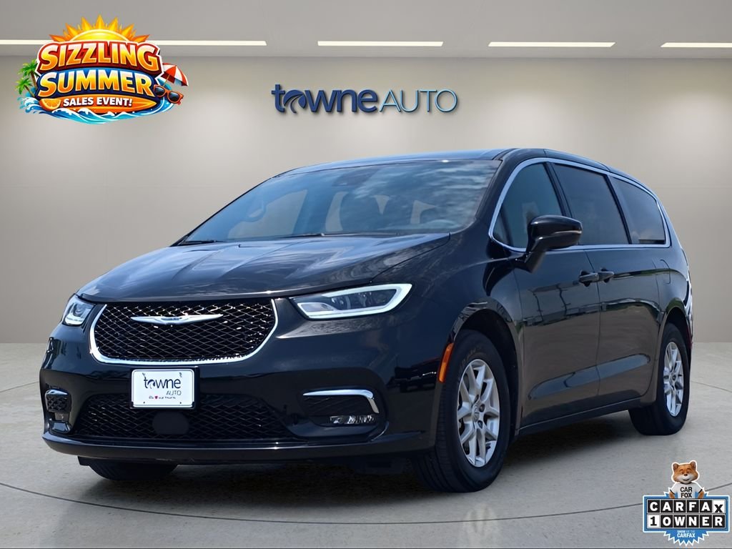 2025 Chrysler Pacifica Select's photo