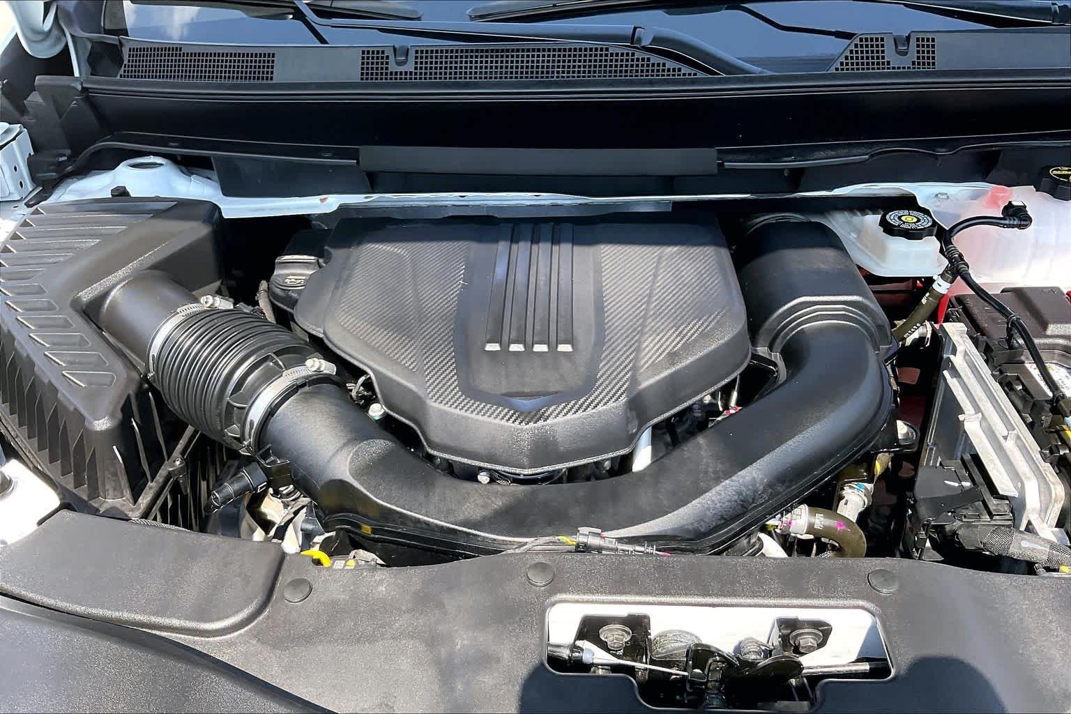 Used 2025 Summit White Chevrolet LT image 32