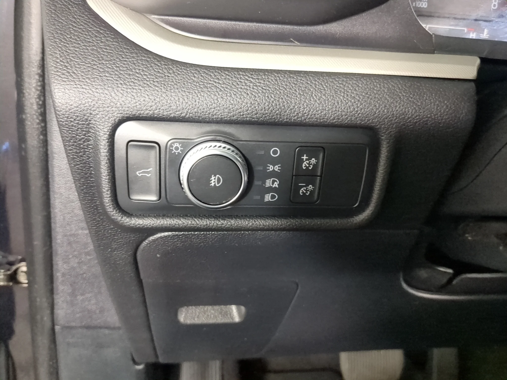 Used 2020 Agate Black Metallic Ford XLT image 28