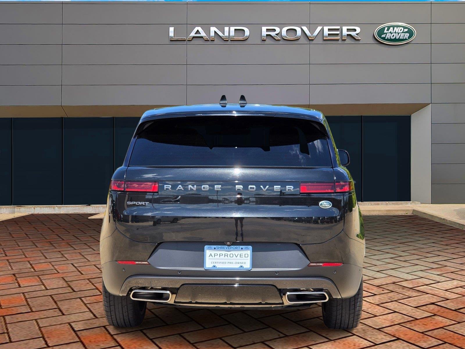 Used 2023 Santorini Black Metallic Land Rover SE image 5