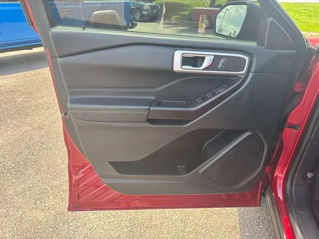 Used 2020 Red Ford XLT image 29