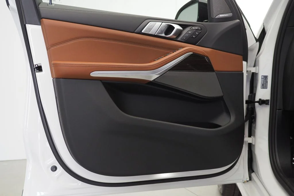 New 2027 Mineral White Metallic BMW xDrive40i image 6