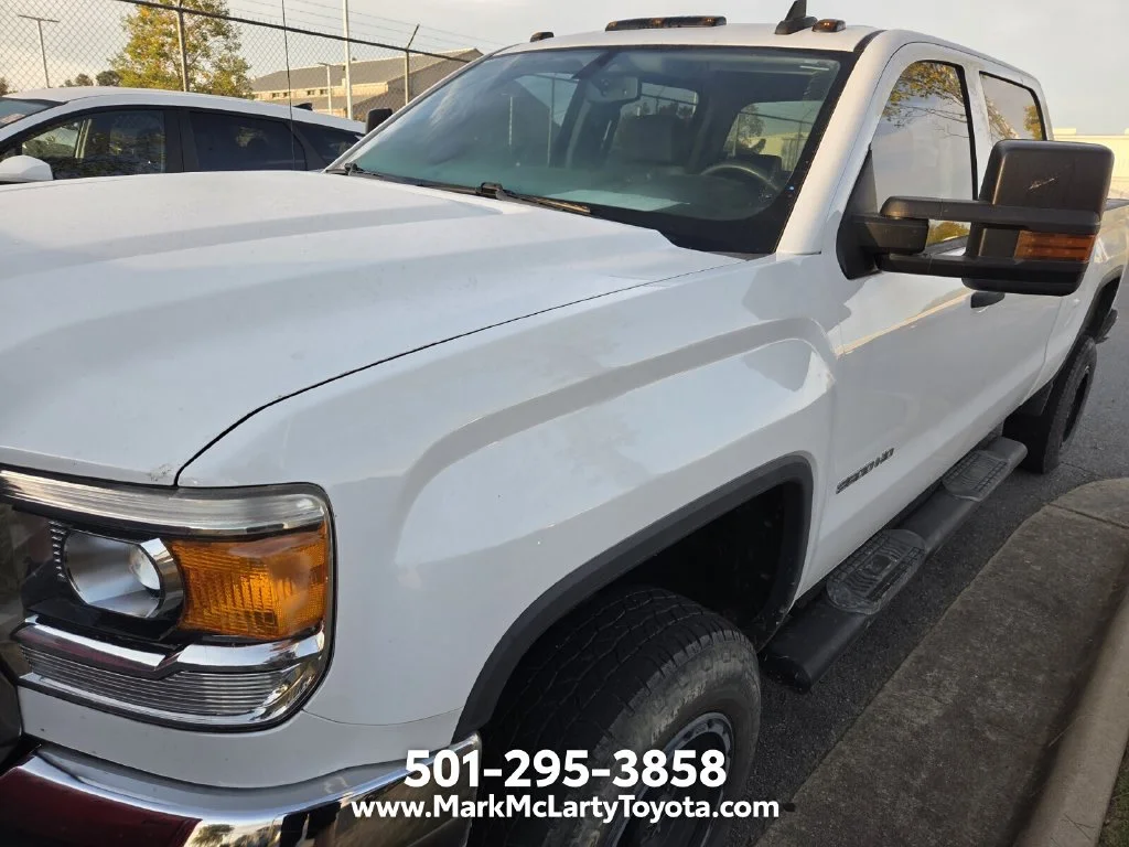 Used 2015 White GMC Base image 8
