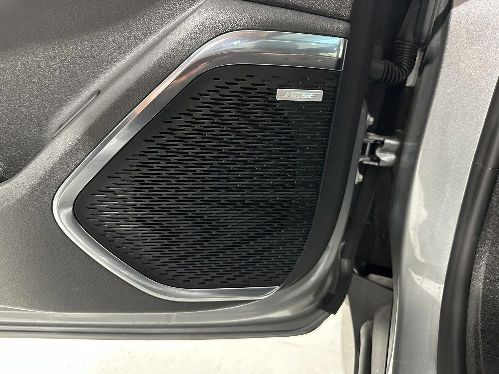 Used 2025 Sterling Metallic GMC Elevation image 24