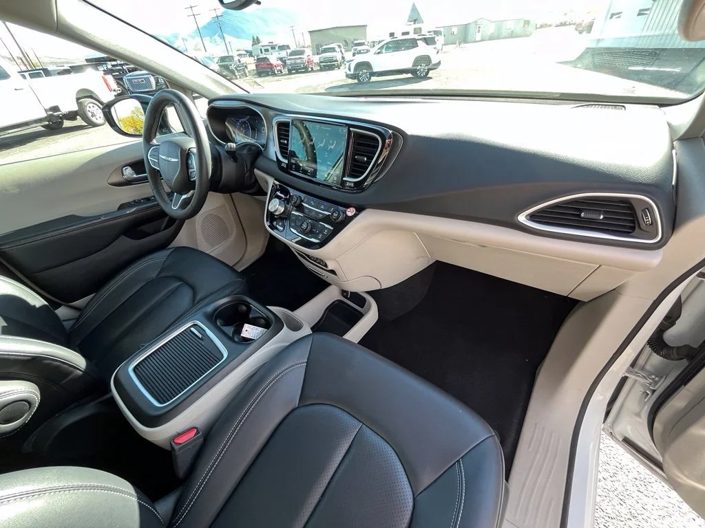 Used 2024 White Chrysler Touring L image 20