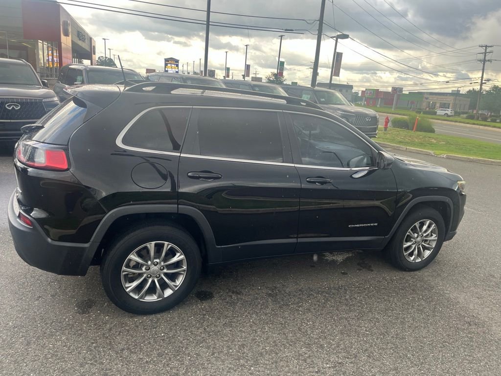 Used 2022 Diamond Black Crystal Pearlcoat Jeep Latitude Lux image 2