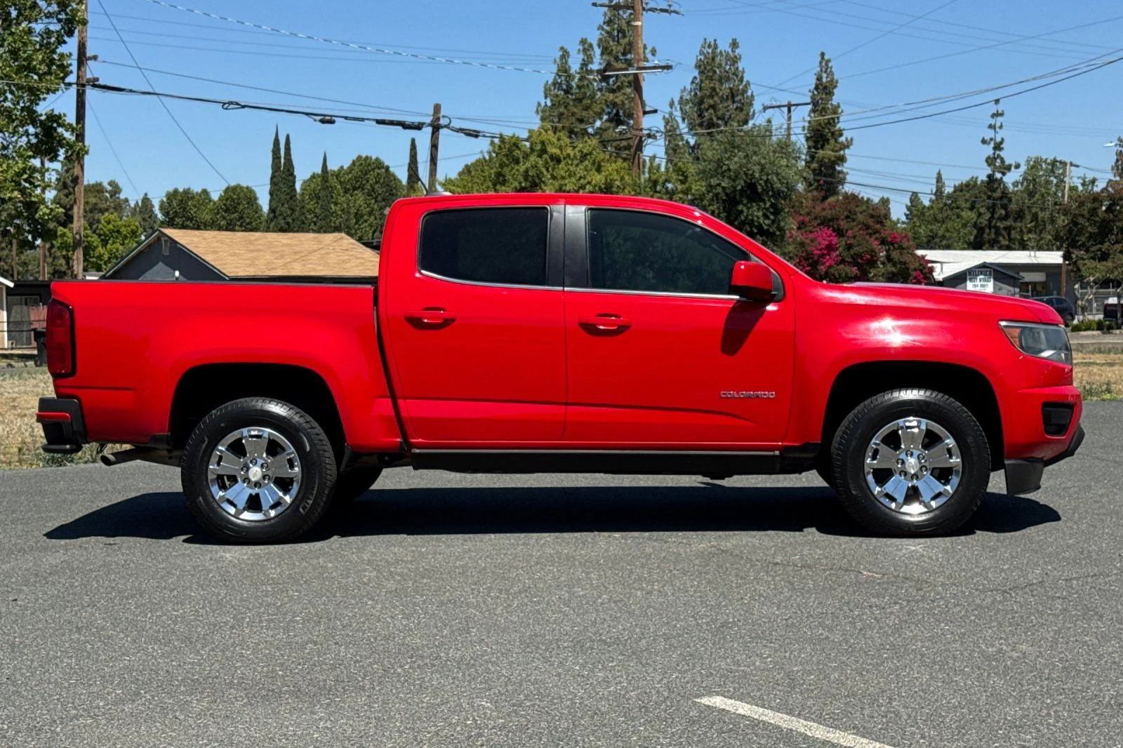 Used 2015 Red Chevrolet LT image 3