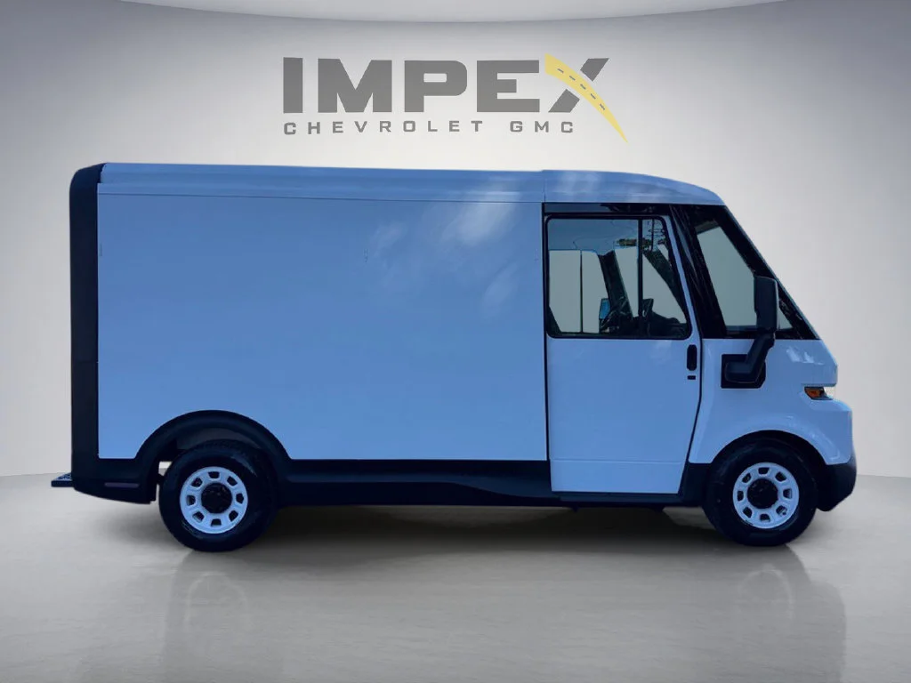 Used 2025 White Chevrolet 400 image 6