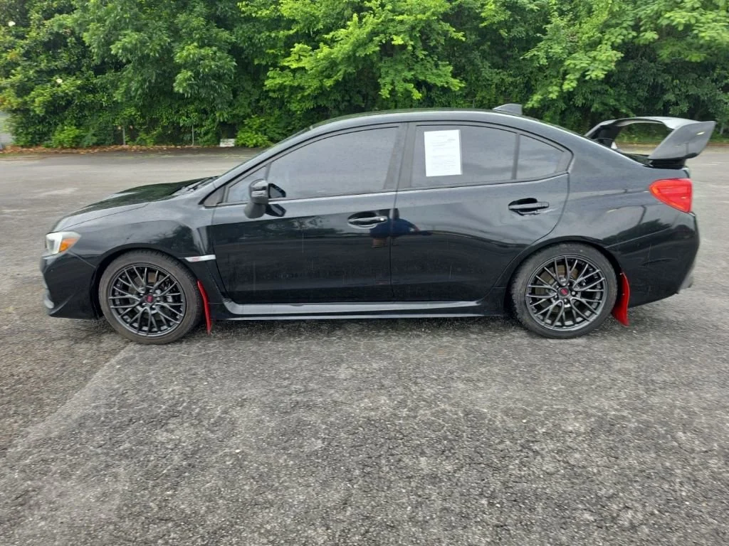 Used 2016  Subaru Base image 12