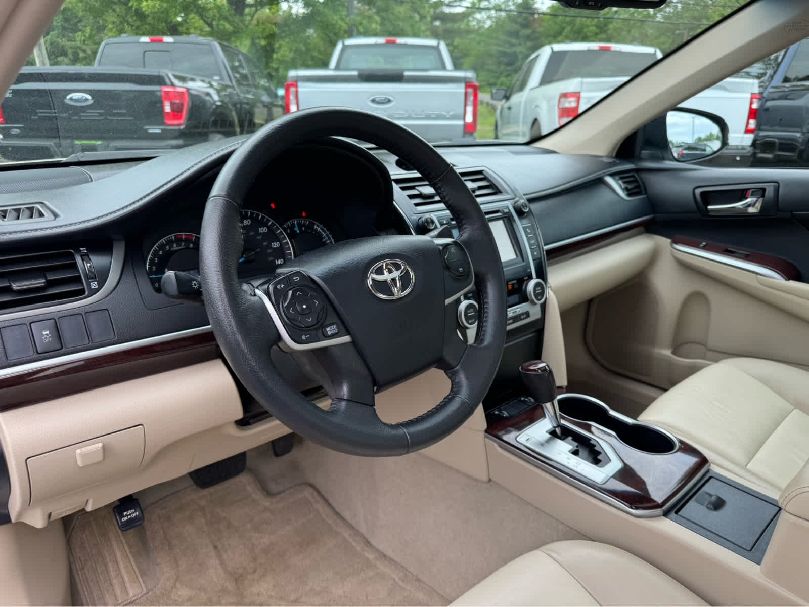 Used 2014 Creme Brulee Mica Toyota XLE image 14