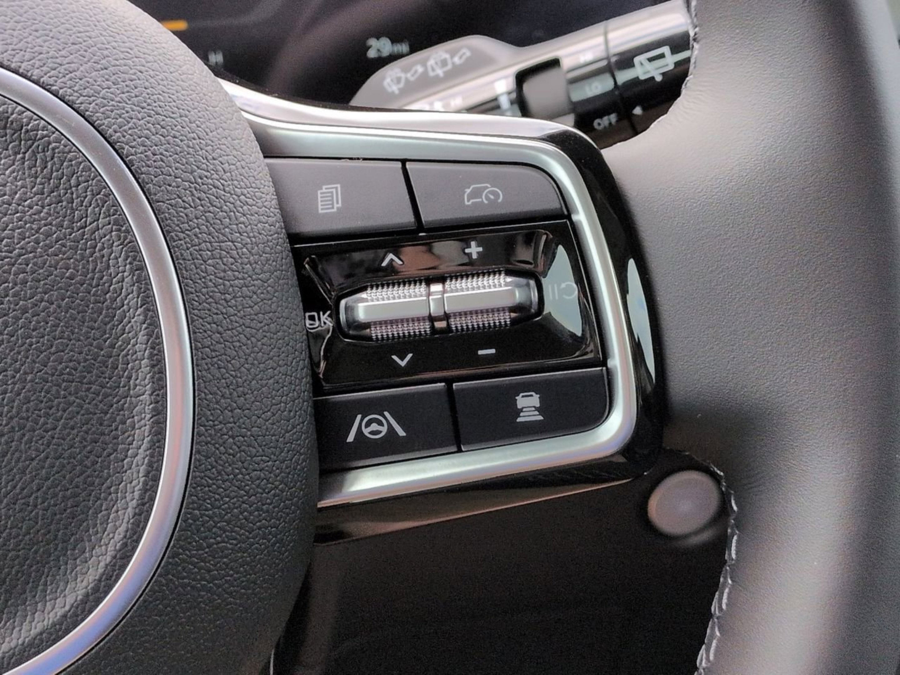 New 2026 Ceramic Silver Kia SX Prestige image 25