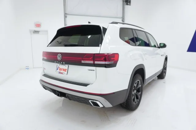 New 2026 Opal White Pearl Volkswagen 2.0T Peak Edition image 5