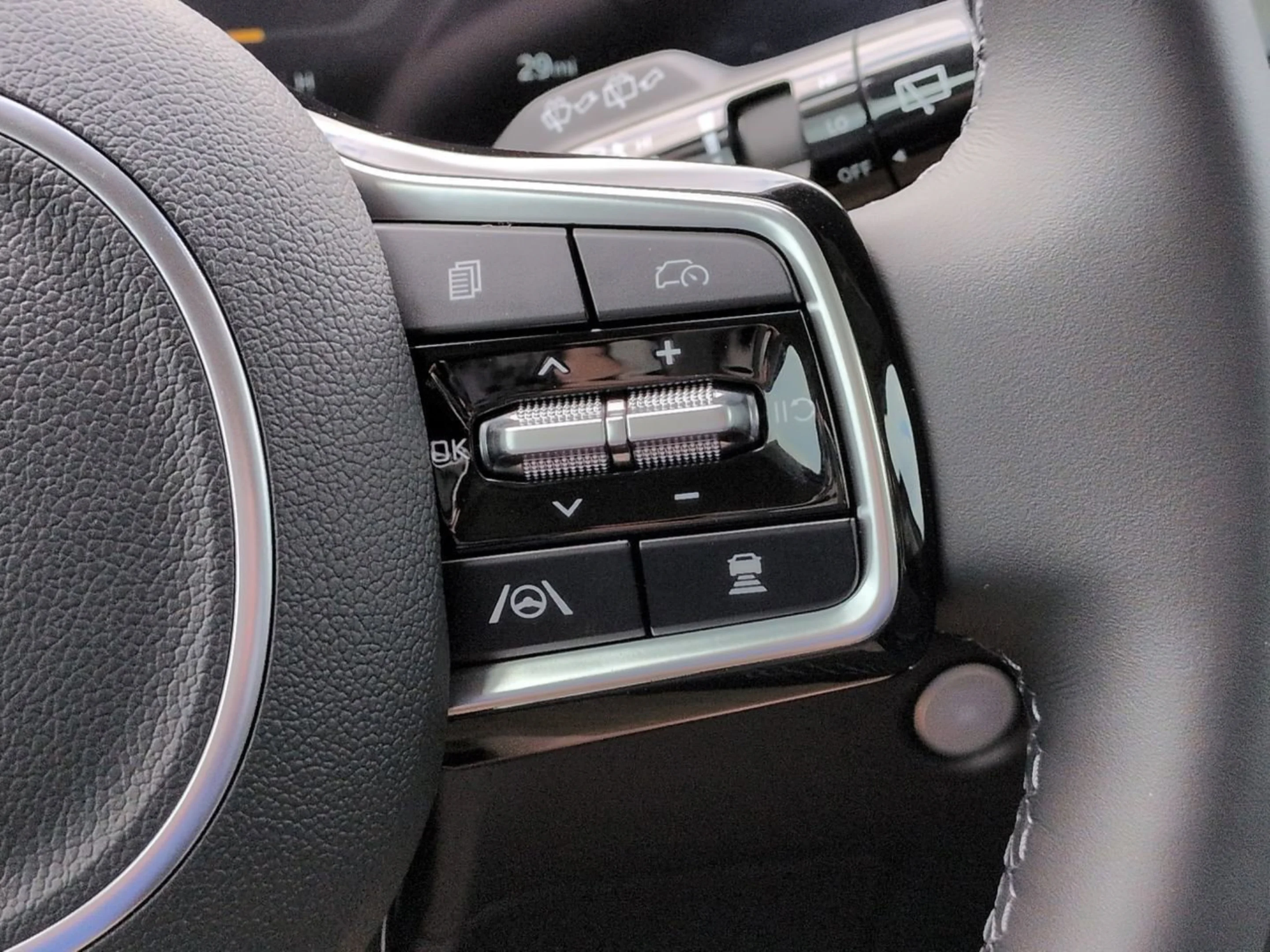 New 2026 Ceramic Silver Kia SX Prestige image 25