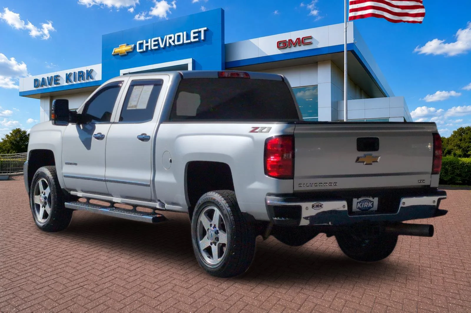 Used 2019 SILVER ICE METALLIC Chevrolet LTZ image 5