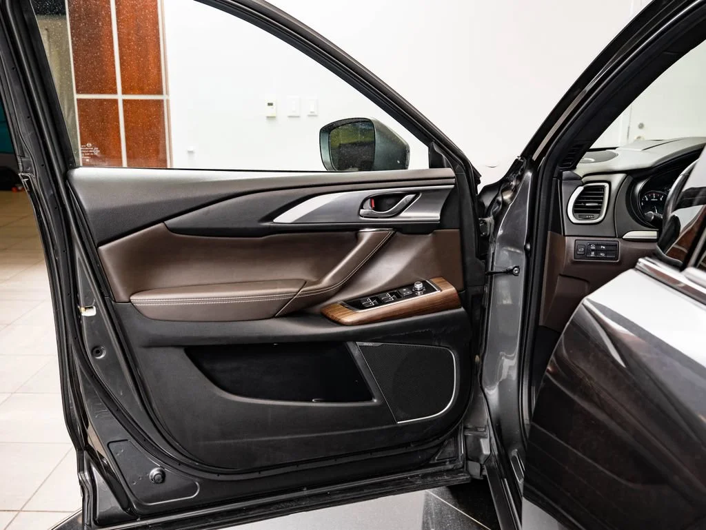Used 2020 Machine Gray Metallic Mazda Signature image 28