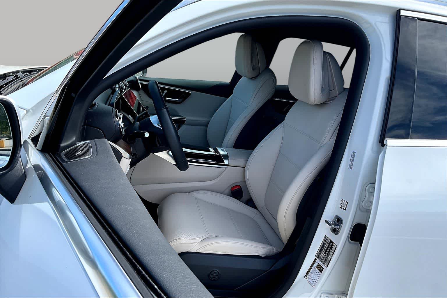 Used 2025 Polar White Mercedes-Benz GLC 300 image 8