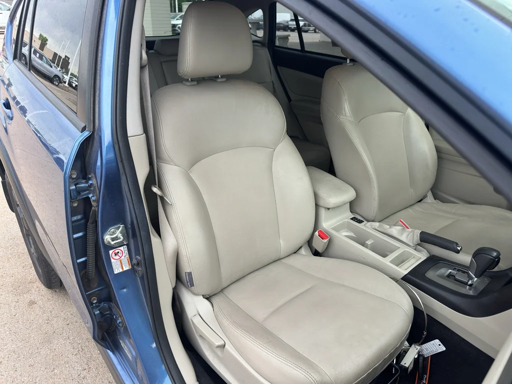 Used 2014 Quartz Blue Pearl Subaru Limited image 26