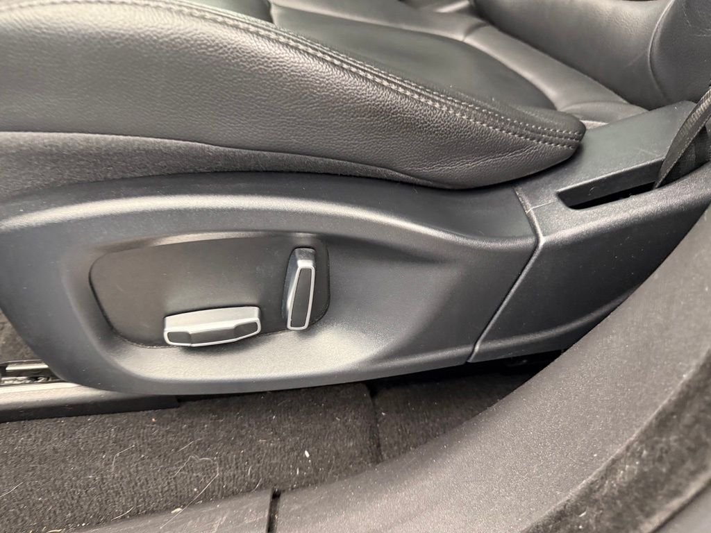 Used 2019 Silver Jaguar 25t Premium image 57