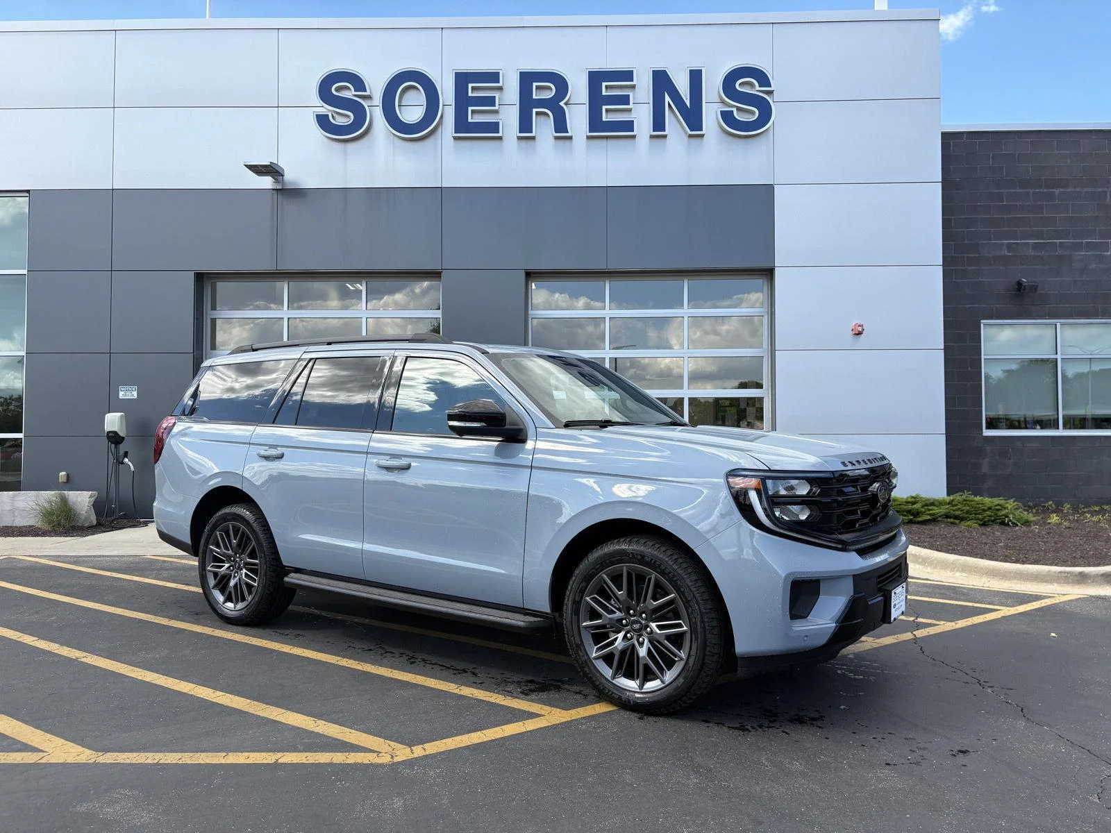 New 2026 Glacier Gray Metallic Tri-Coat Ford Platinum® image 1