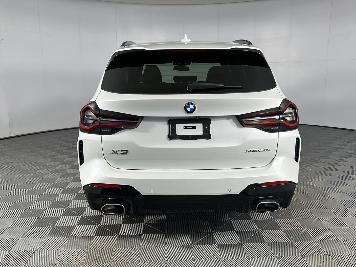 Used 2024 Mineral White Metallic BMW xDrive30i image 24