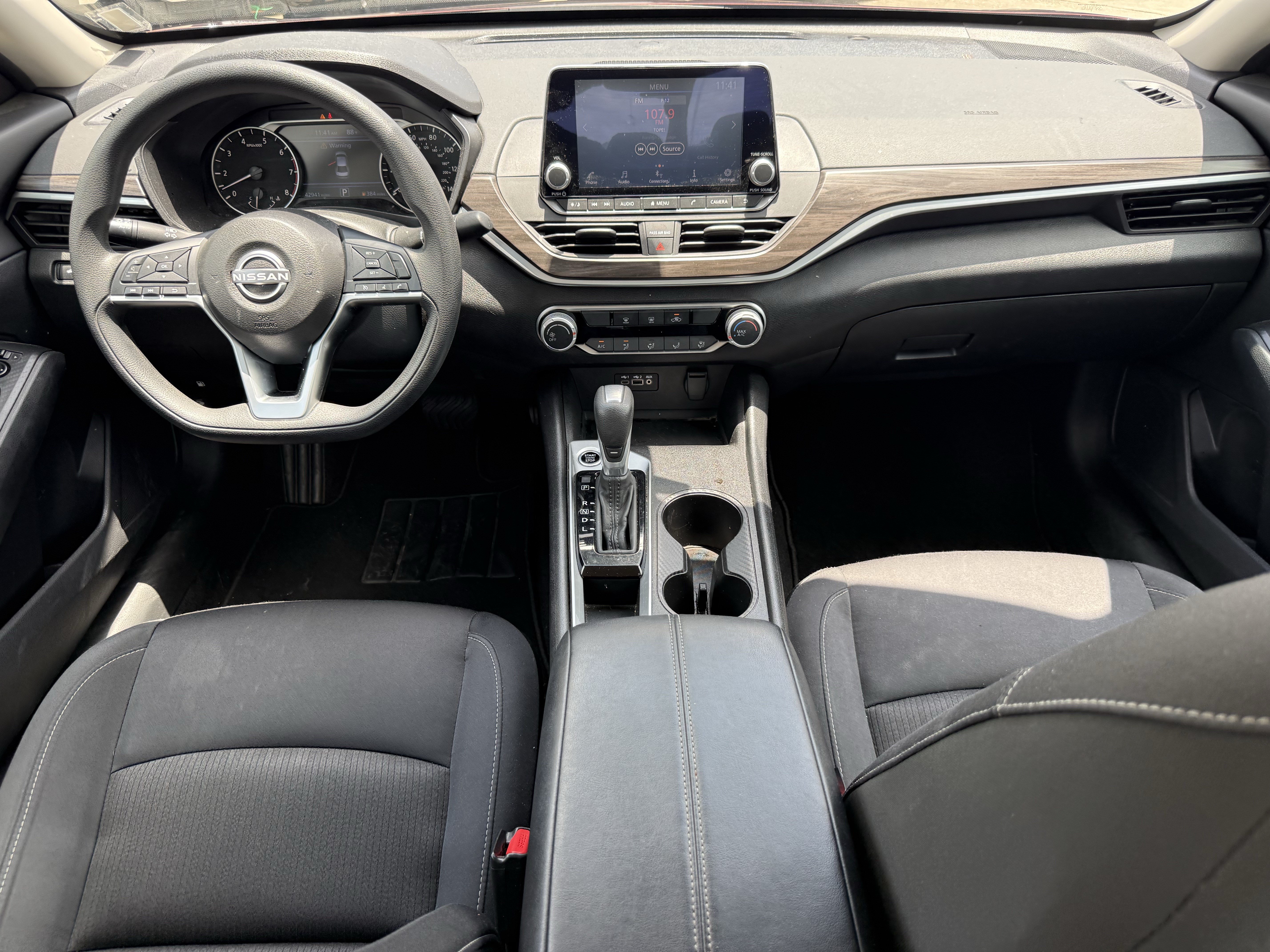 Used 2025 Garnet Pearl Metallic Nissan  image 13