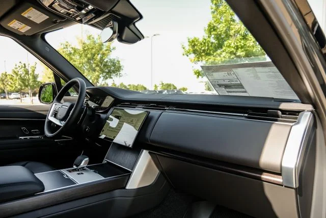 New 2026  Land Rover SE image 15