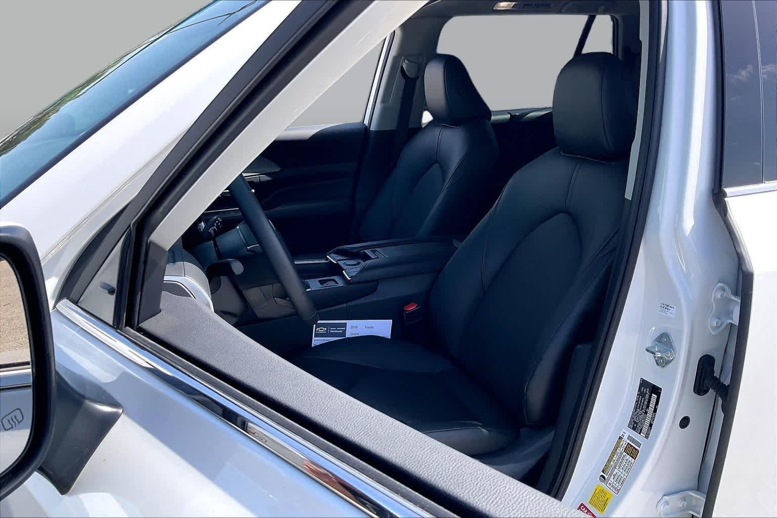 Used 2026 Wind Chill Pearl Toyota XLE image 10
